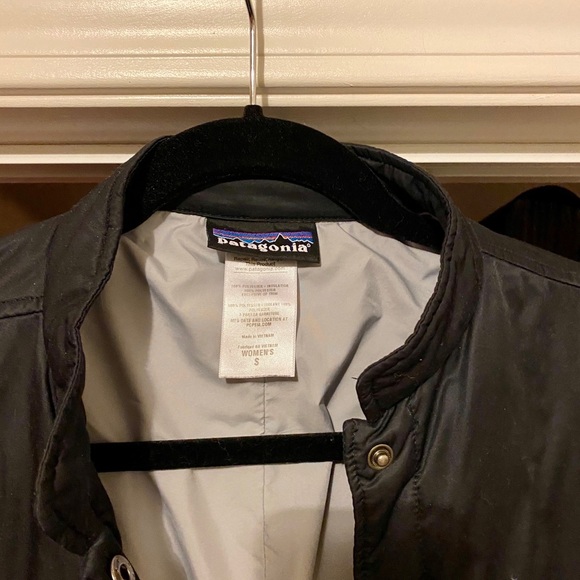 Women’s Patagonia Black Button Up Jacket - Picture 2 of 4